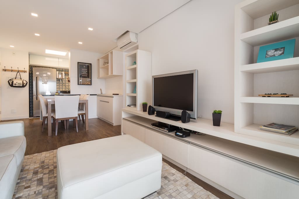 TV room fully equipped integrated to dinning room and opened kitchen.