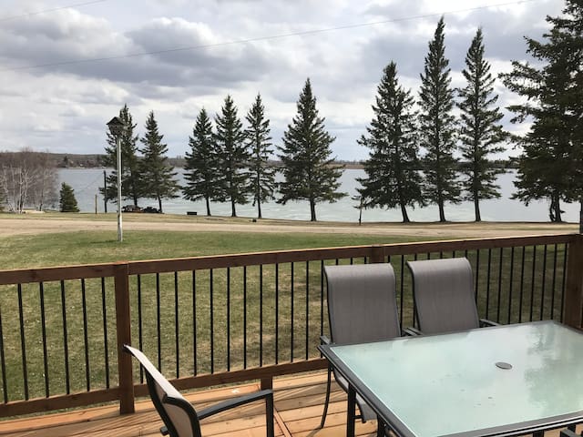 Cottage on Thomas Lake