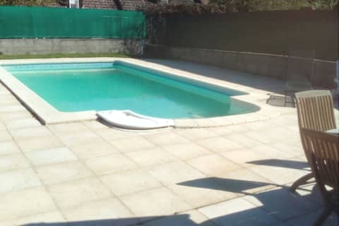 2 bedroom house. 4 people+children. Private pool