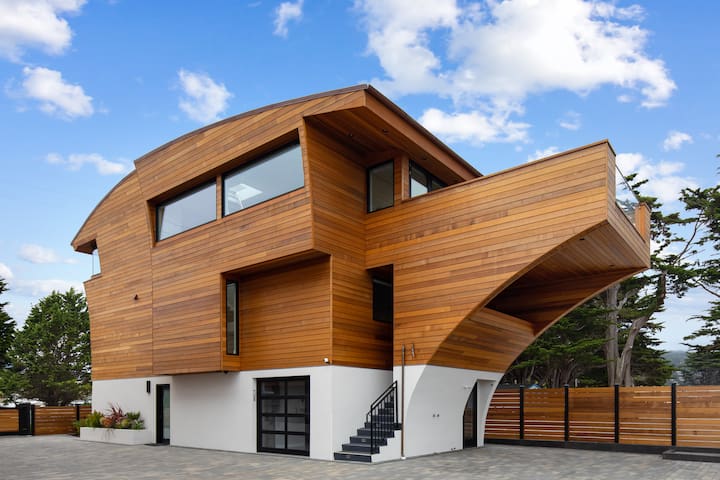 Luxury Ocean Front & Harbor View Home