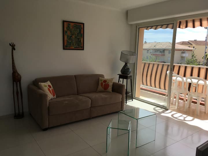 Appartement Lumineux 
Entre Village Et Plage - Fréjus