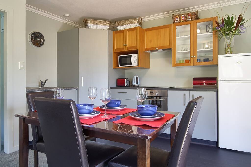 Would i like some thing to eat or just write a fantastic review about my airbnb stay?