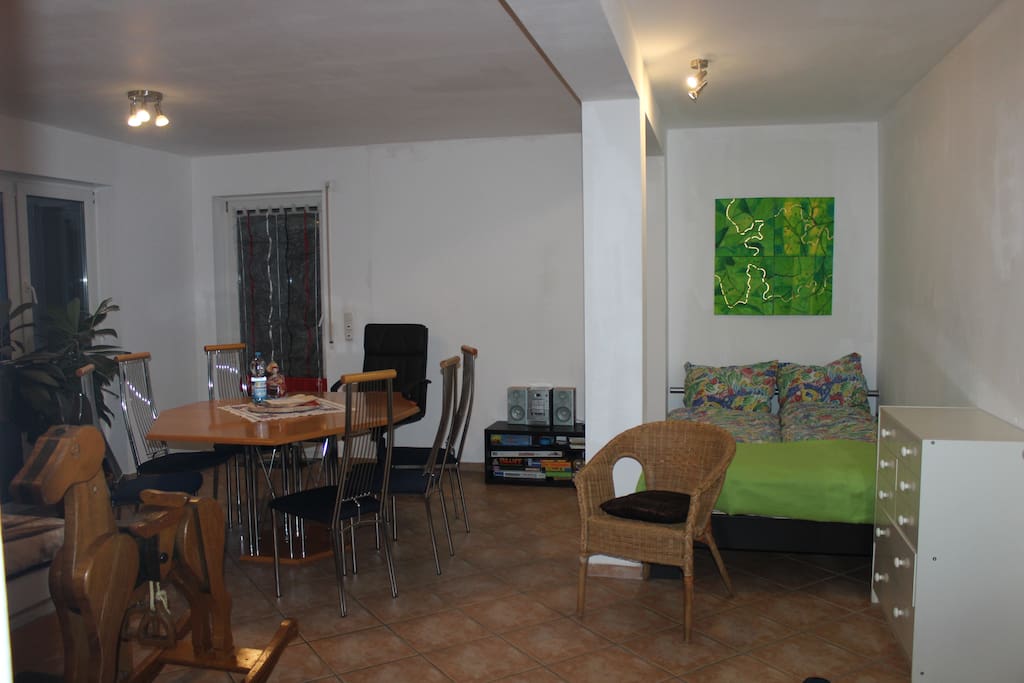 Teilansicht mit Ausgang zur Terrasse