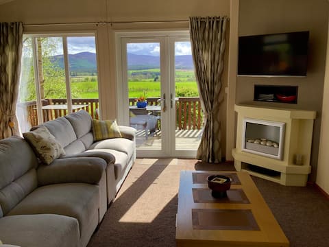 🔆 Lodge with Private Deck, Hot Tub & Scenic View 🔆