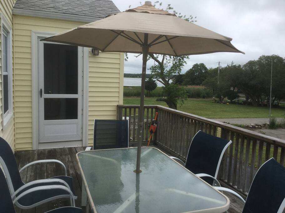 Enjoy your meals on the deck