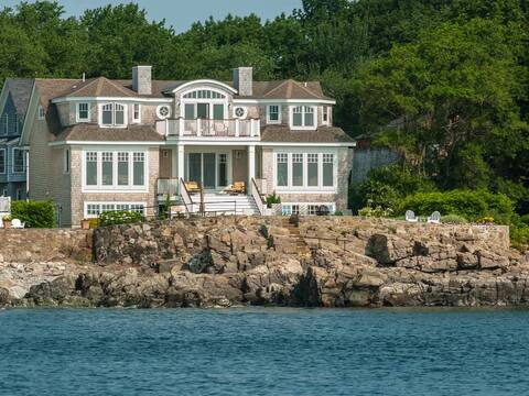 STUNNING OCEAN-FRONT HOME WITH AMAZING OCEAN VIEWS