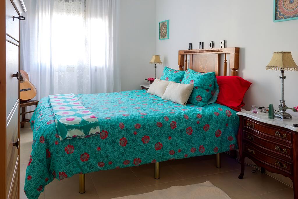 Habitación con cama doble