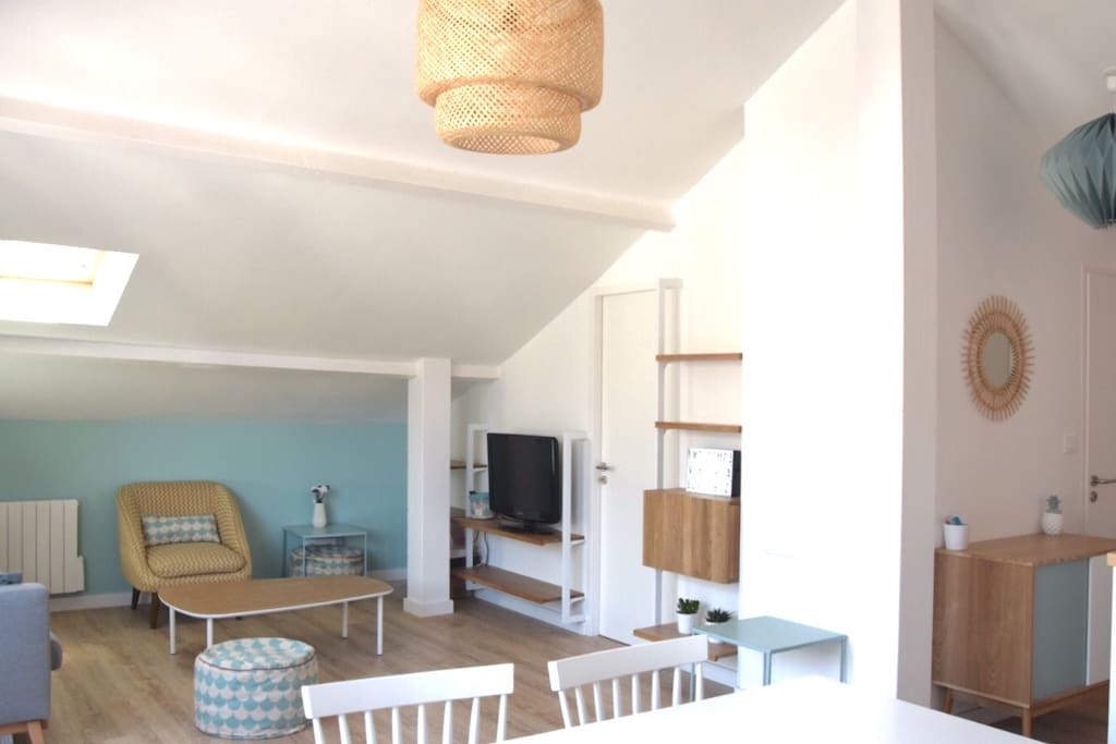Un espace de vie clair et agréable.