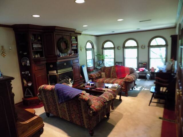 250 ‘ Sandy Beach 4 Bdrms Quite Lake-Stillwater gallery image 4