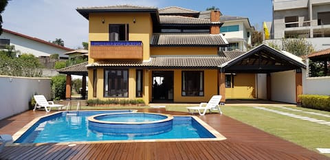 4-suite townhouse (parties and loud music are prohibited)