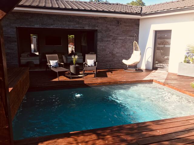 Villa moderne avec piscine privée chauffée gallery image 2