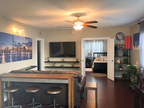 Successful Airbnb property: Modern 2/1 apt near Midtown Miami and Beaches in Buena Vista Heights
