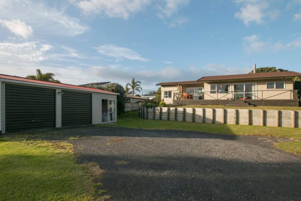 House/garage, plenty of room for boats/caravan etc