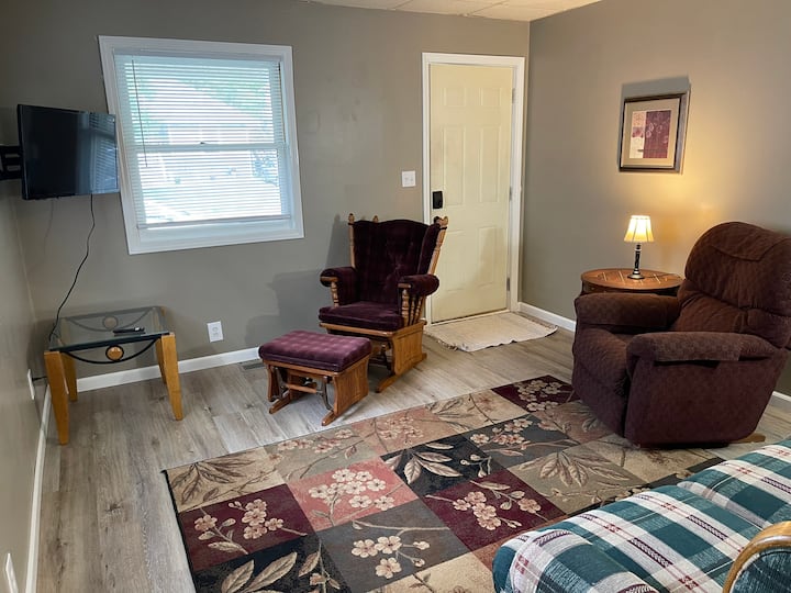 Yang On Sprang - Comfortable 1 Bedroom Duplex - Springfield, IL