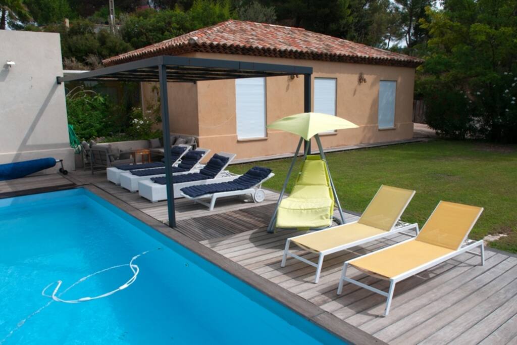 La piscine et la terrasse sud