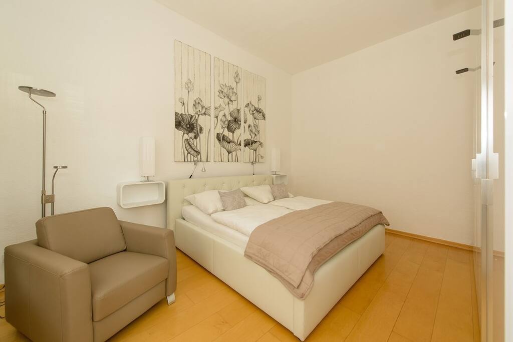 Schlafzimmer - Bedroom