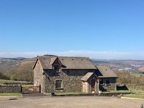 Picturesque Welsh Cottage near Pontypridd