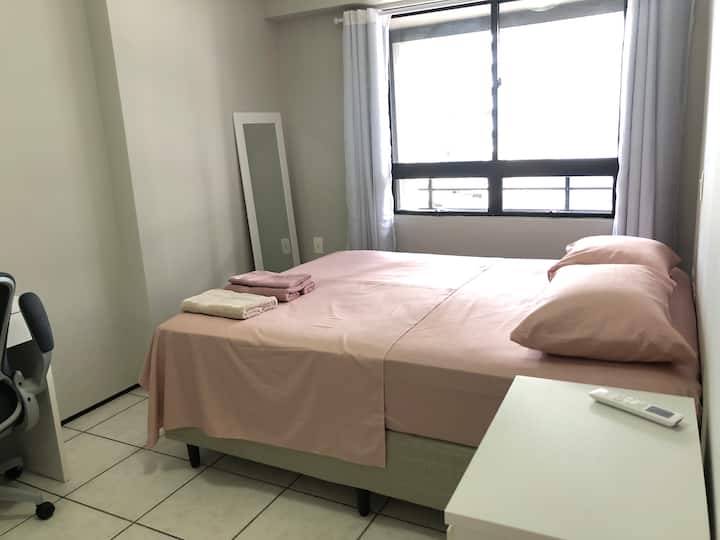 วิวประตูห้องนอนใหญ่ในห้องนอน