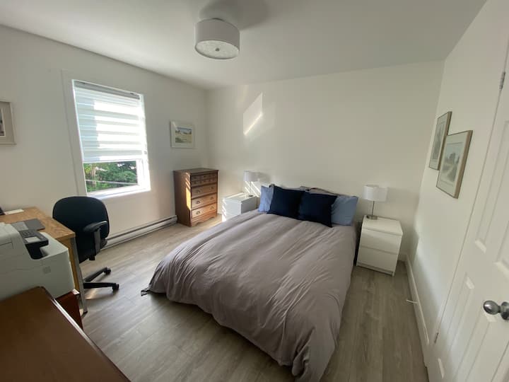 Спална соба на Arriere (брачен кревет (брачен кревет) со биро 