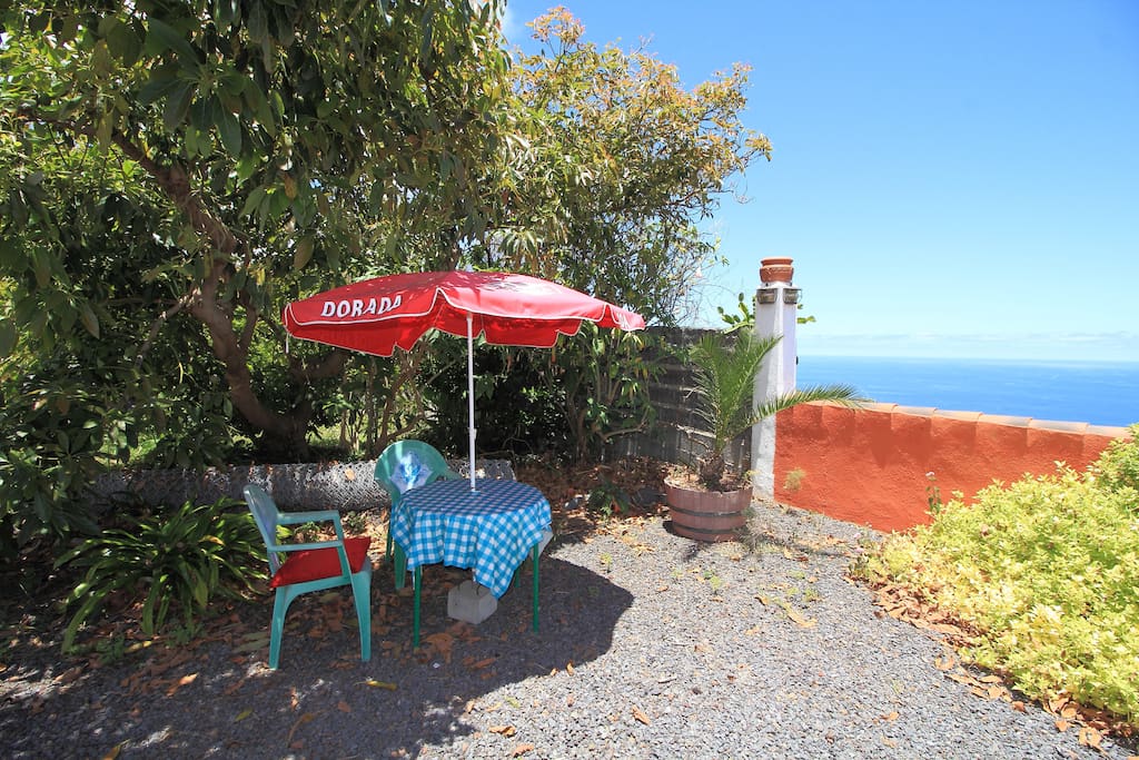 Jardin con vistas al mar