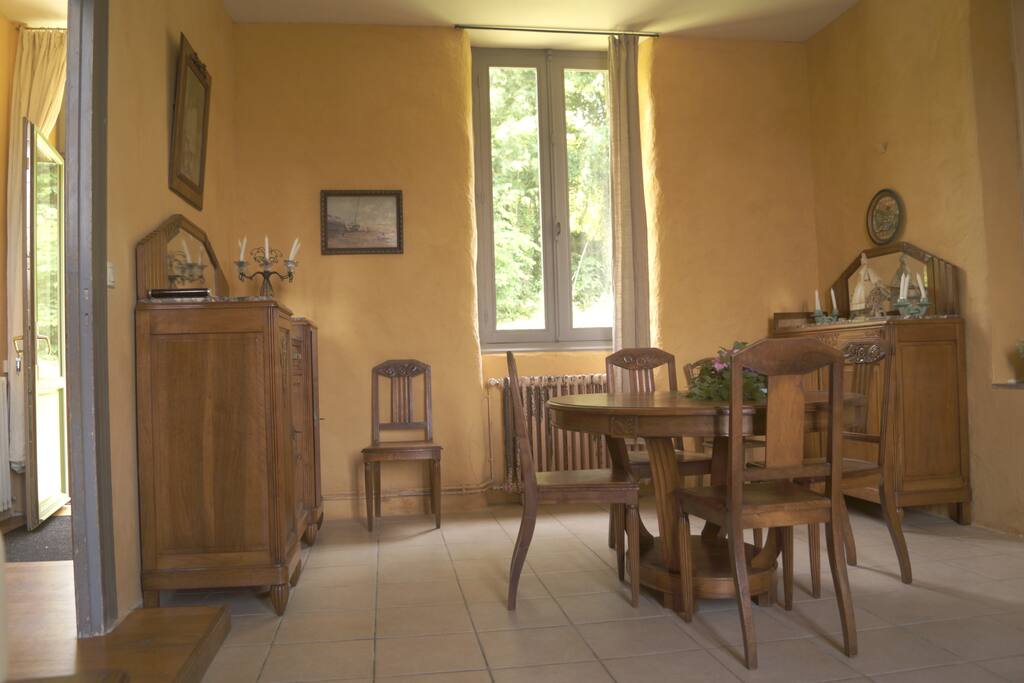 La salle à manger/ salon