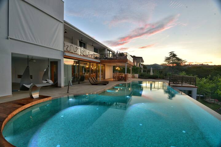 Villa Tuzko , sea view Vila with pool and cinema gallery image 5