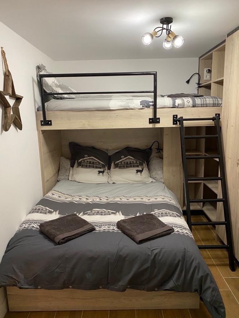 Esquina de montaña , cama de 140x190 y cama de 200x90