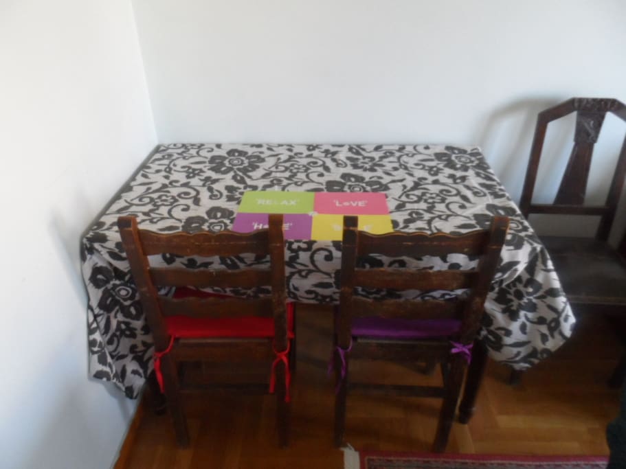 Friendly dining table!