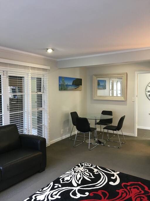 Lounge/dining