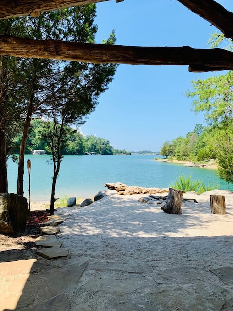 Lake Front Lodge & Chalet - Sleeps 24