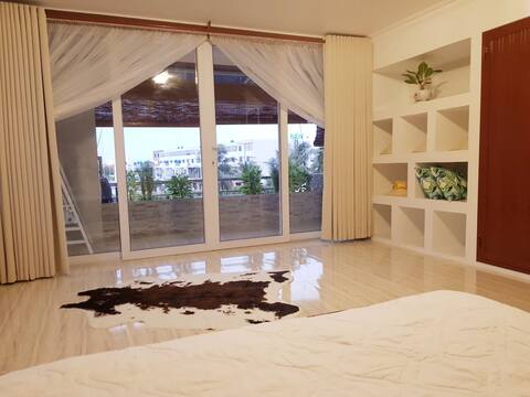 WHITE LOTUS APARTMENT
