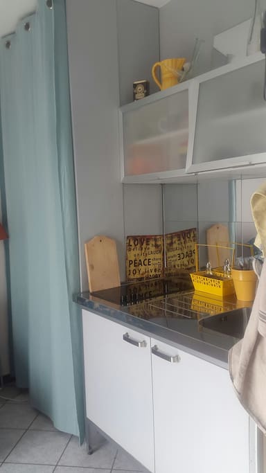 La kitchenette avec frigo
