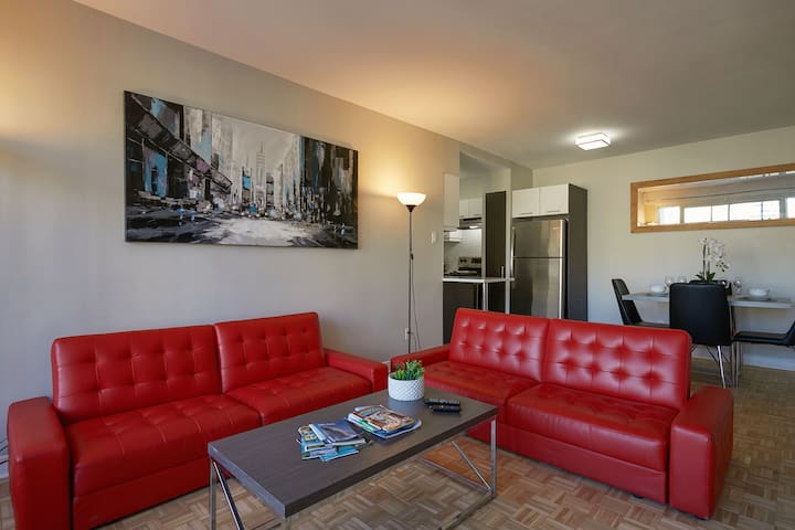 Cozy 2BR condo in Montreal Downtown