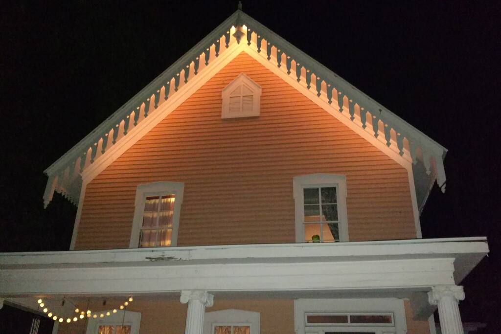 Look for the "Icicle House" landmark.