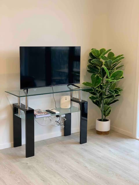 Popular Airbnb listing: 2 Bedrooms apprtmt.+Underground Parking in CBD in Christchurch Centre