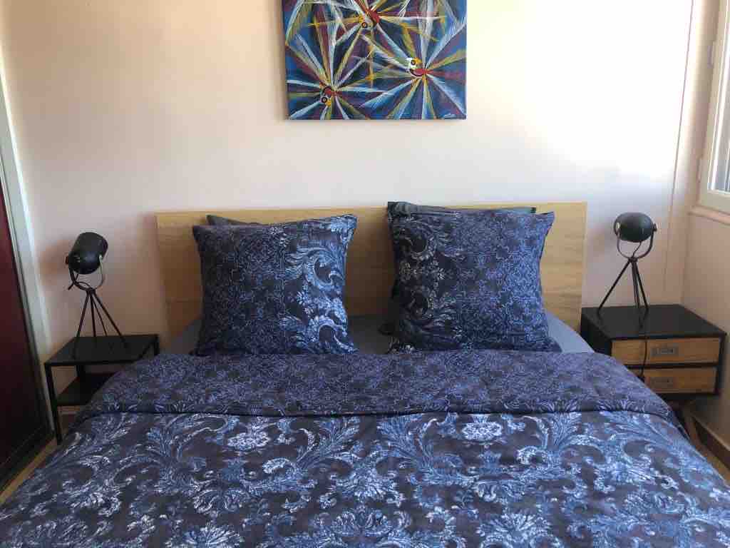 The first bedroom has a 160 cm bed with a latex mattress. 
The first bedroom has a queen bed with a new latex mattress. 