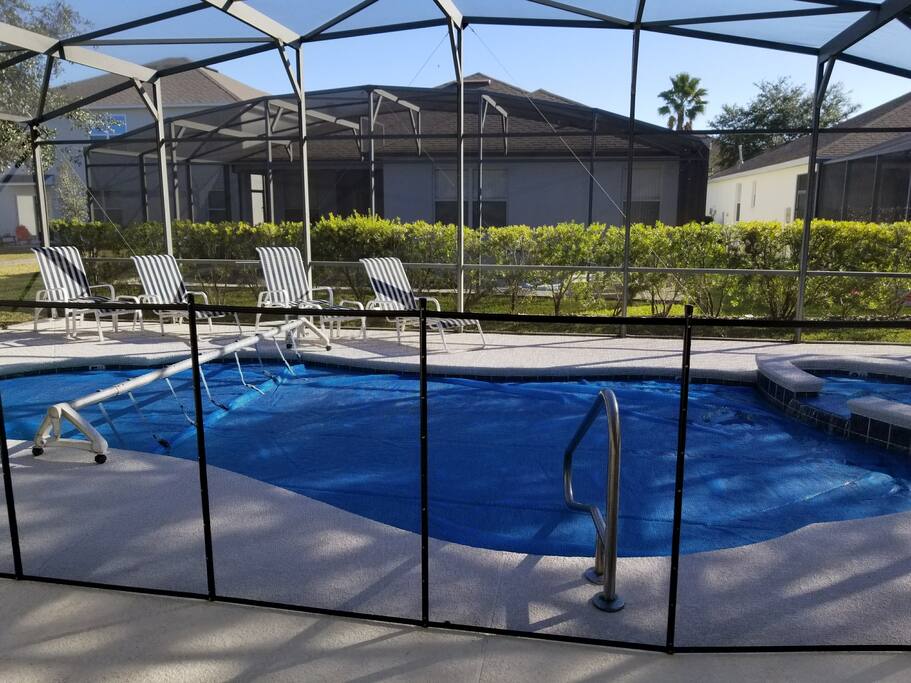 Pool safety Screen with pool blanket in place