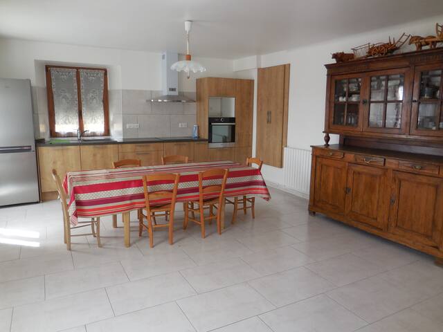 Chastel Nouvel: village house