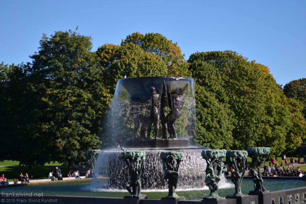 The apartment is close to Vigelandsparken.