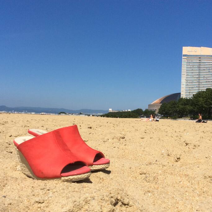 Close to Momochi and Atagohama beach, also Hilton Fukuoka Sea Hawk and Yahuoku stadium.