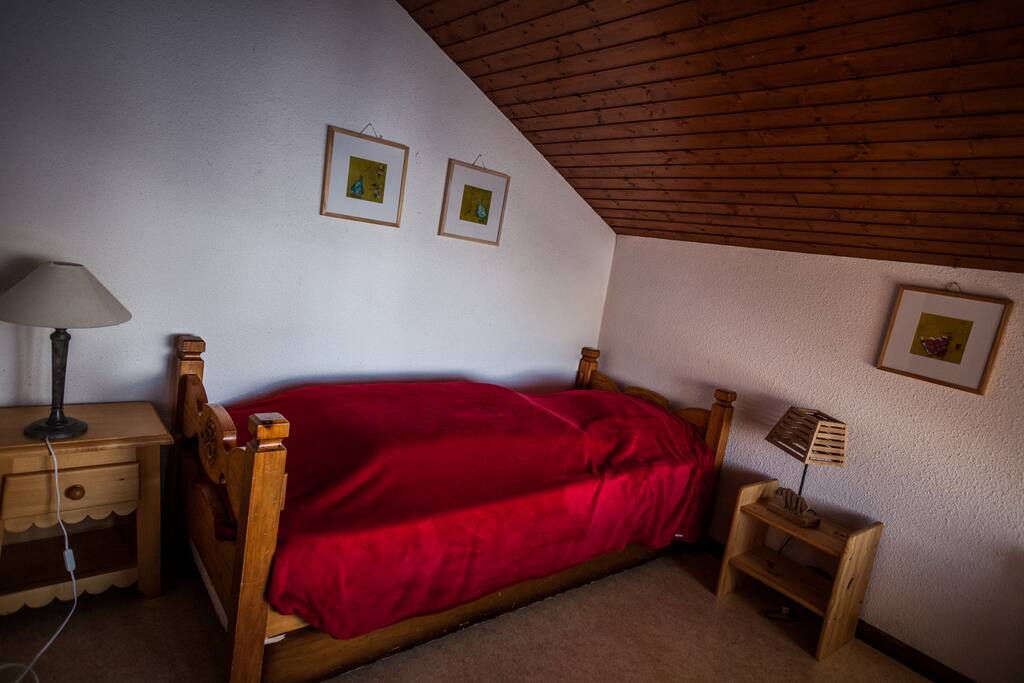 Chambre simple avec lit d'appoint