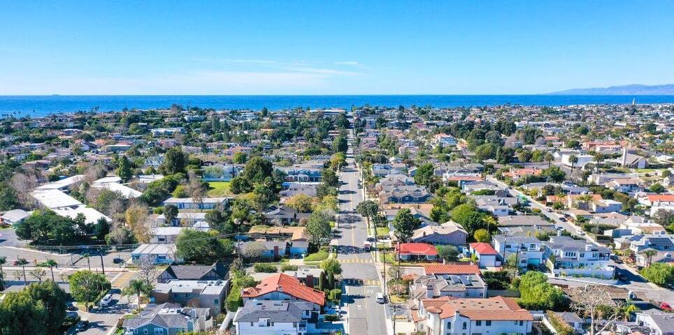 The Modern Cozy Beach House gallery image 2