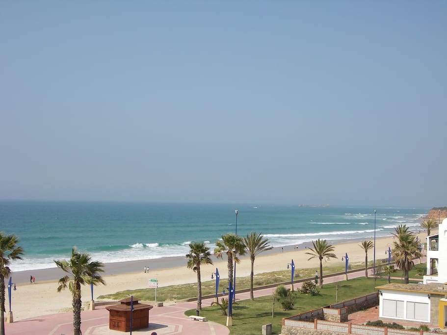 playa del apartamento (la barrosa), sacada desde la urbanización