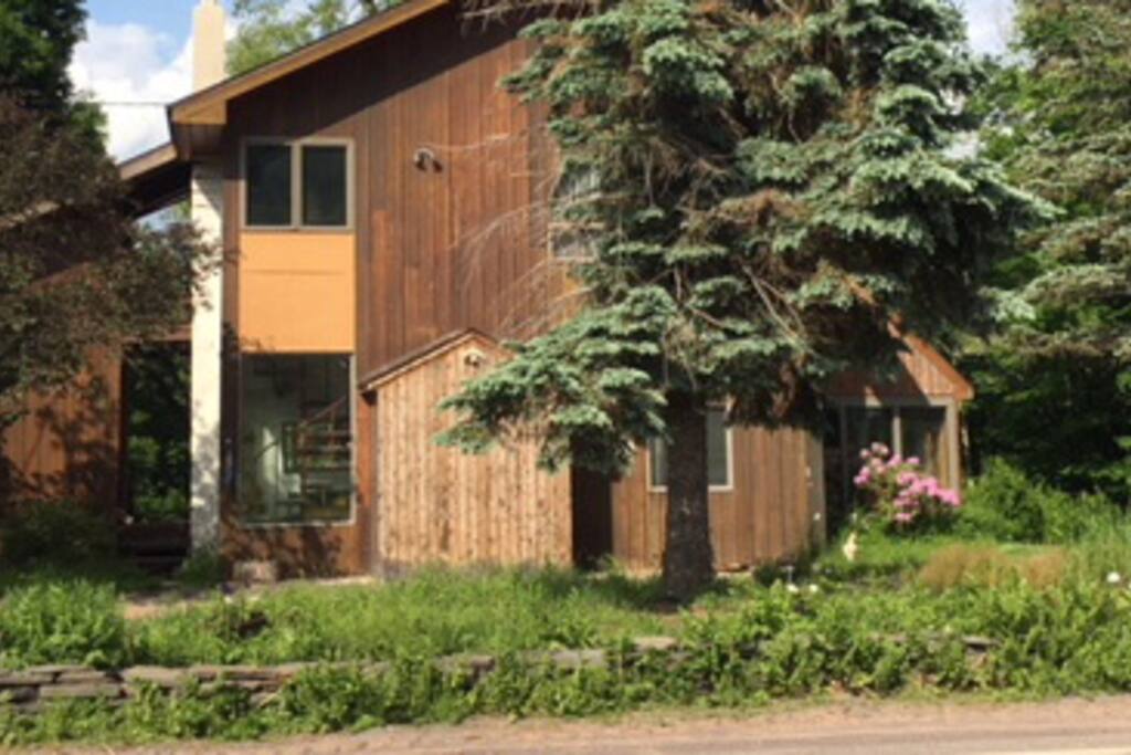 Charming contemporary, quiet, private yet centrally located!!