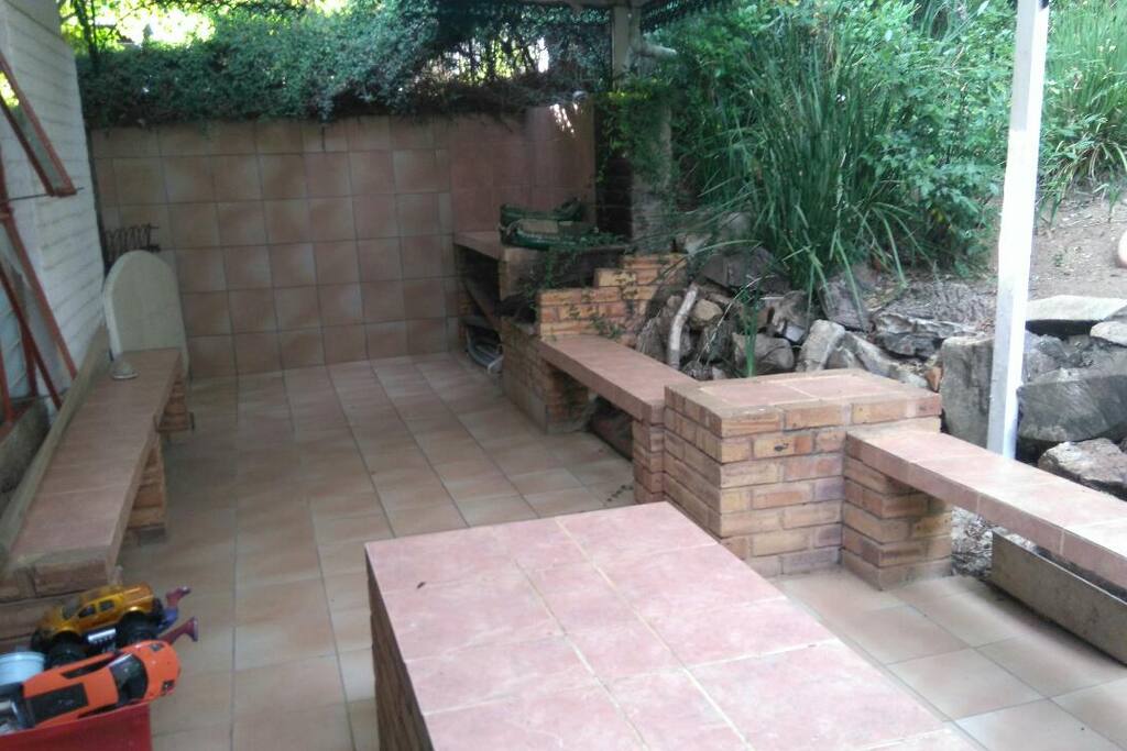 Braai/Barbeque and entertainment area