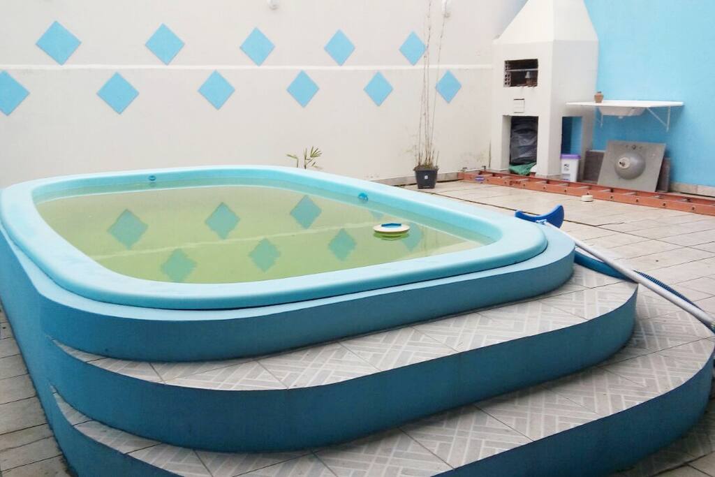 área de lazer da casa de praia - piscina grande e churrasqueira