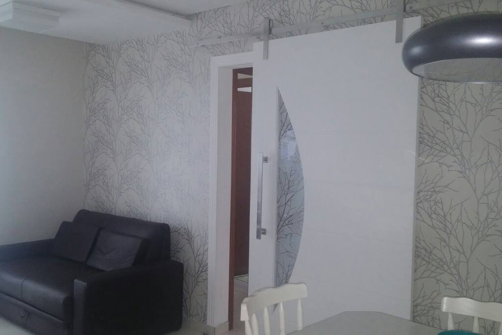 Sala com sofá-cama para 2 pessoas