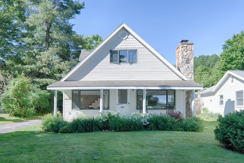 Sweet Walloon Lake Cottage Houses for Rent in Petoskey, Michigan