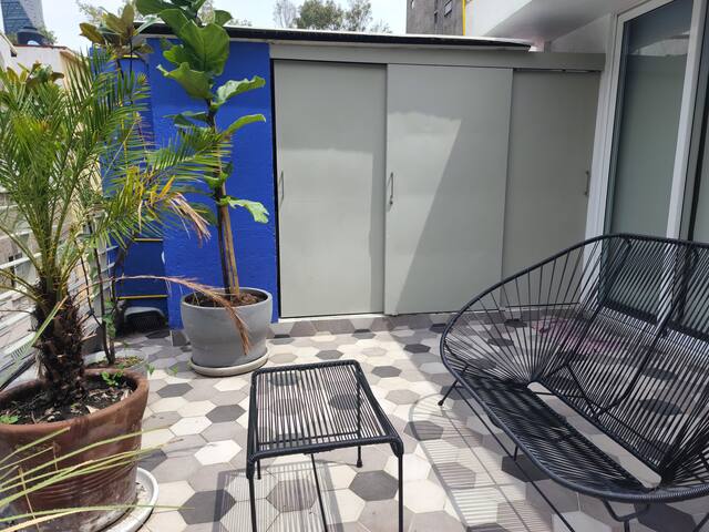 Hermosa Casa Azul en el corazón de la colonia Roma gallery image 2