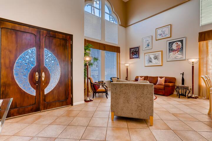Stunning Las Vegas Estate! gallery image 4
